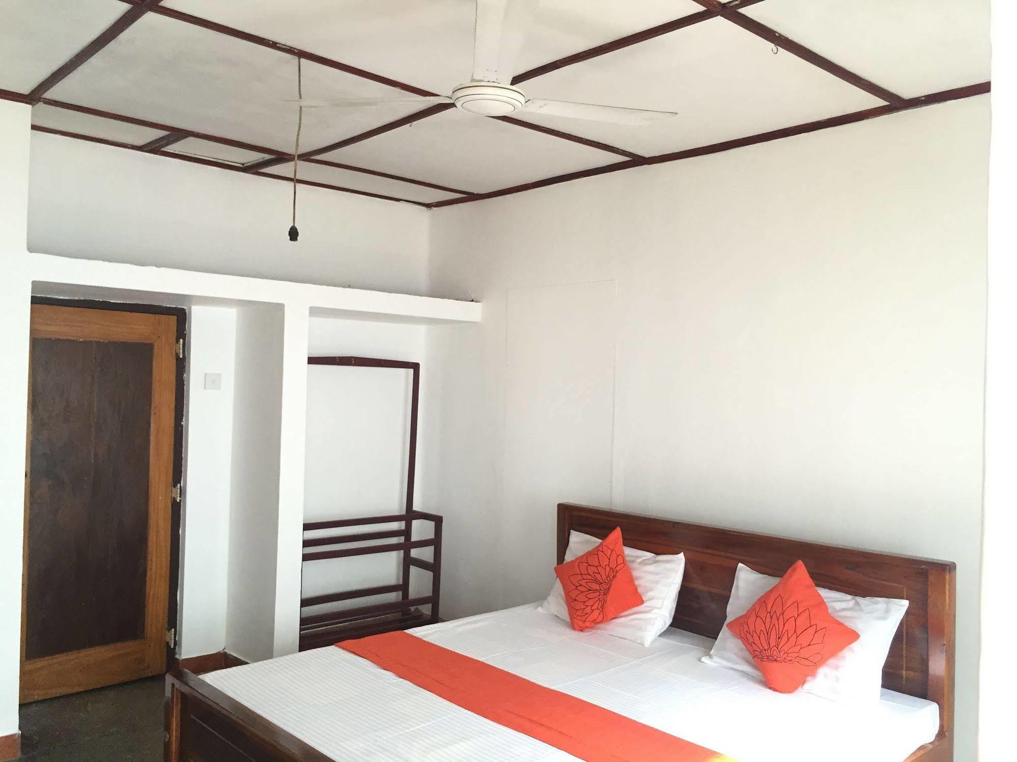 Saubagya Inn Anuradhapura Exterior foto